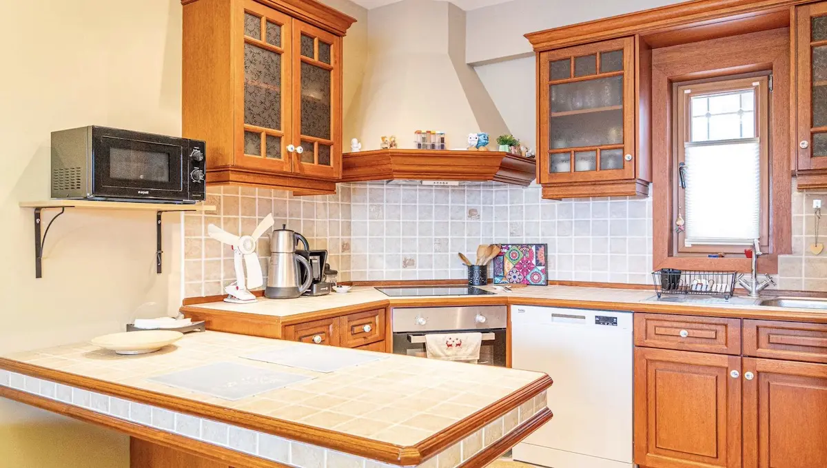 Fitted kitchen